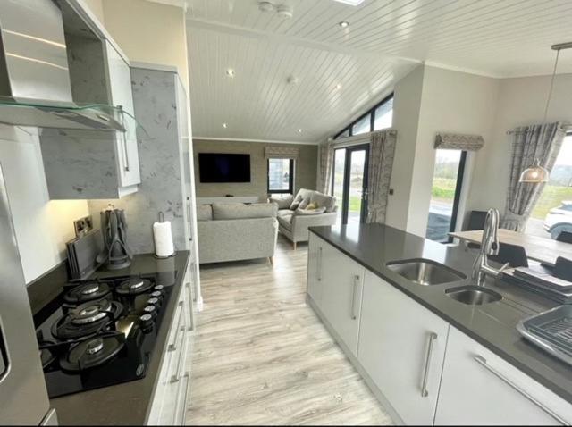 *Luxury Holiday Home With Hot Tub Close To Beach* Penally Exterior photo